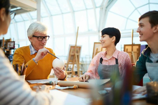 Comment les artistes contemporains utilisent-ils l'art num�rique pour aborder les th�mes politiques ?