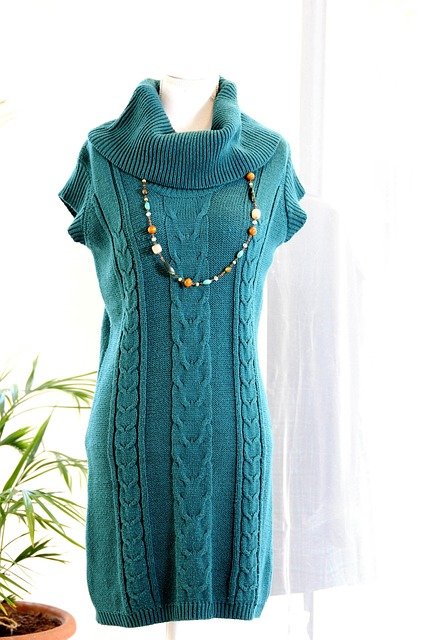 Portant vêtement avec crochets décoratifs : style et praticité